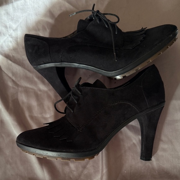 TAHARI Kiltie Women's Lace-Up Heels - Picture 4 of 8